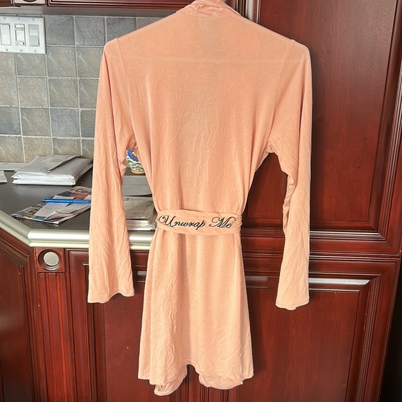 WILDFOX unwrap me pink/peach robe size small - Picture 5 of 6
